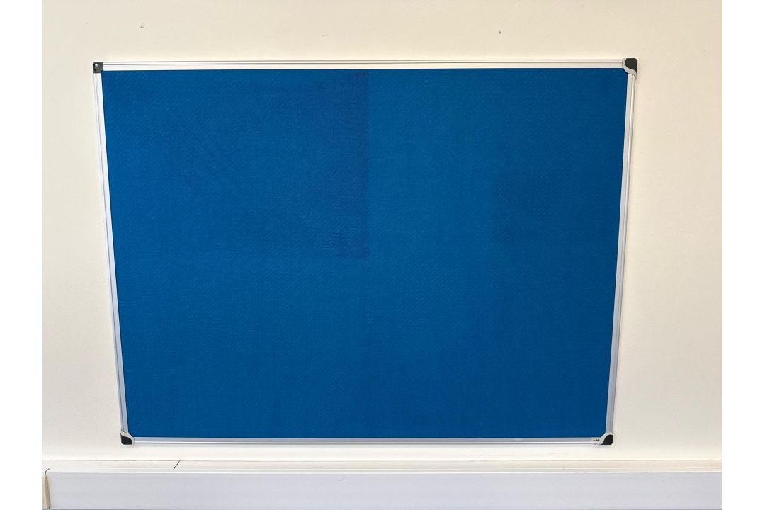 Contents of Classroom - Image 4 of 14