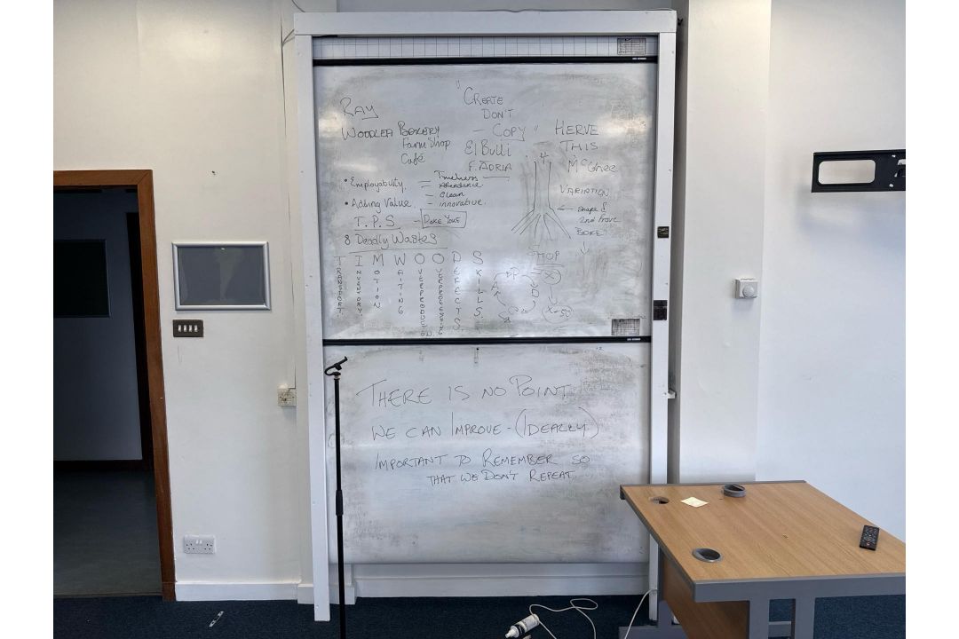 Contents of Classroom - Image 10 of 14