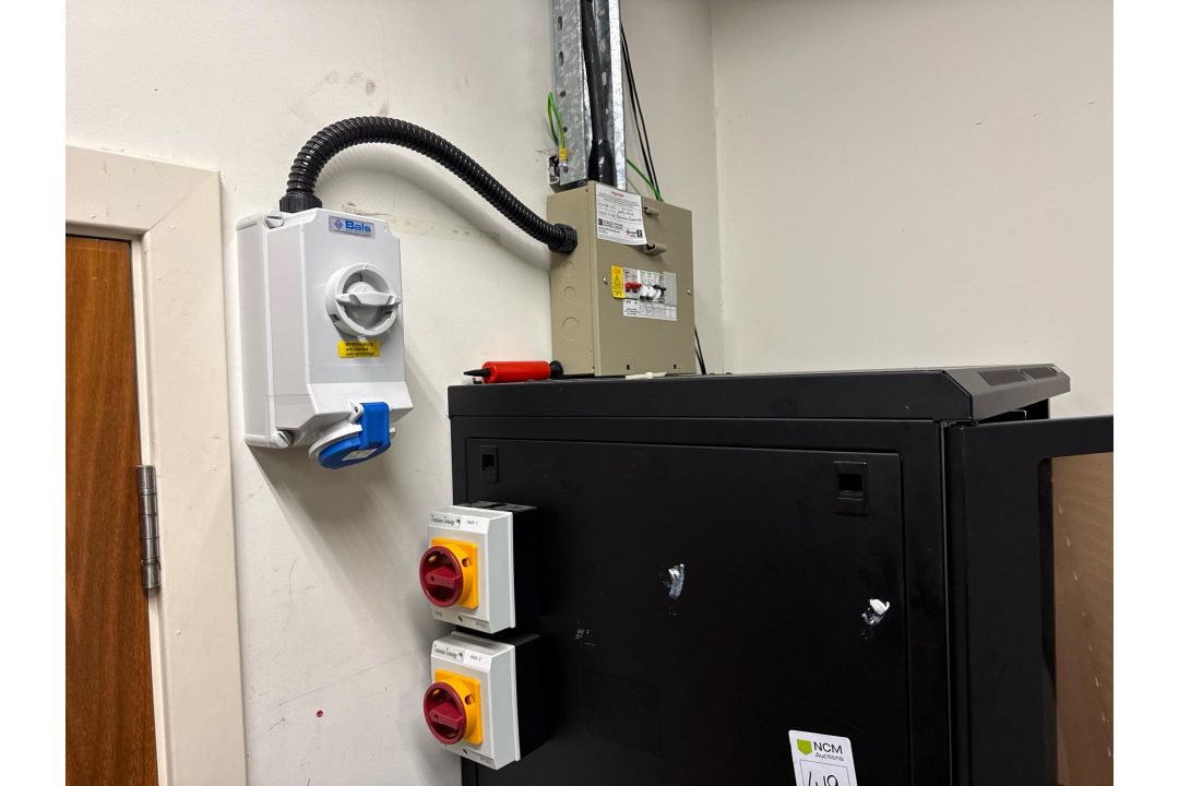 Wall Mounted Server Cabinet - Image 4 of 4