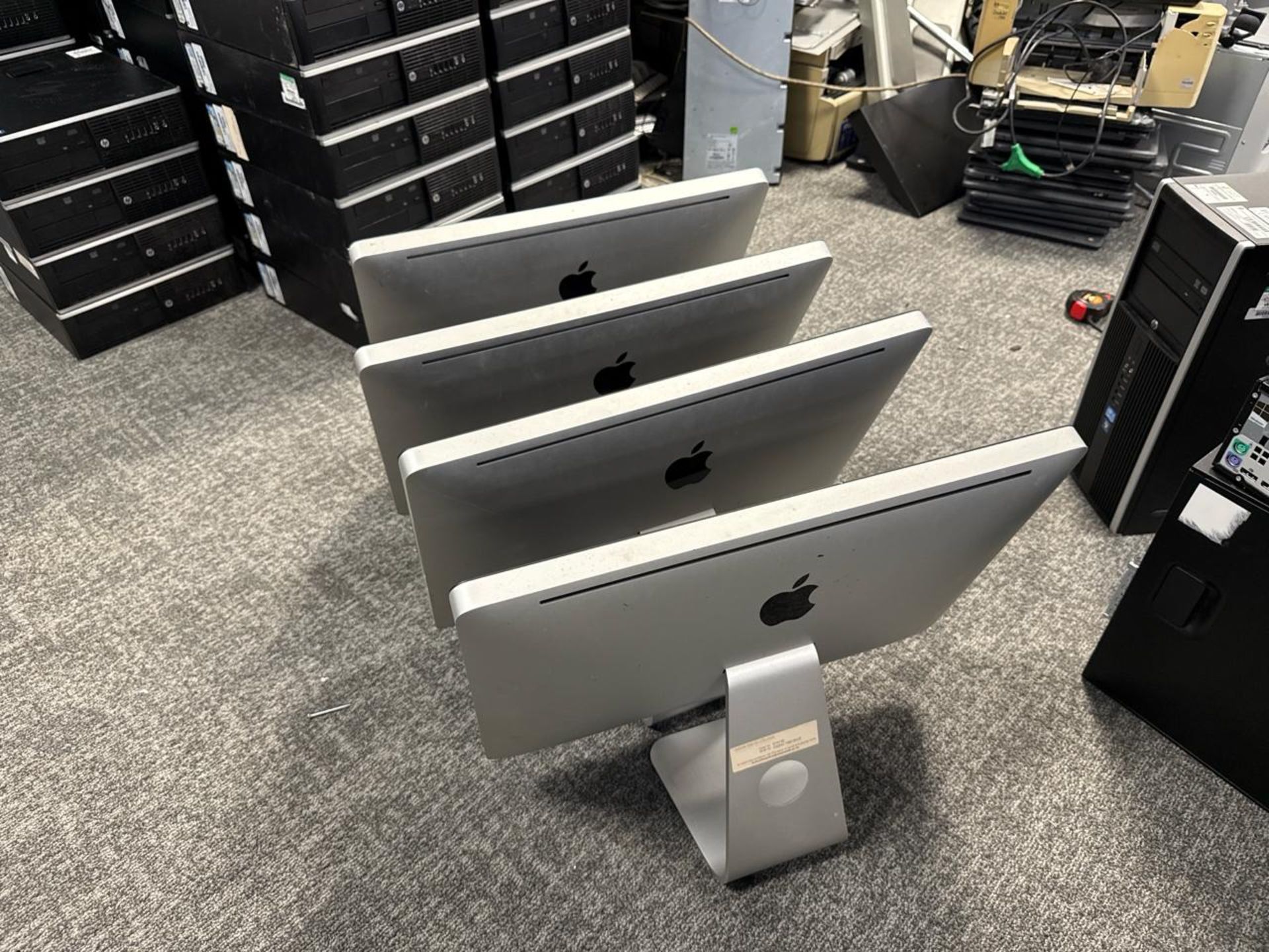Apple iMacs 21.5 Inch x 4 - Image 5 of 10