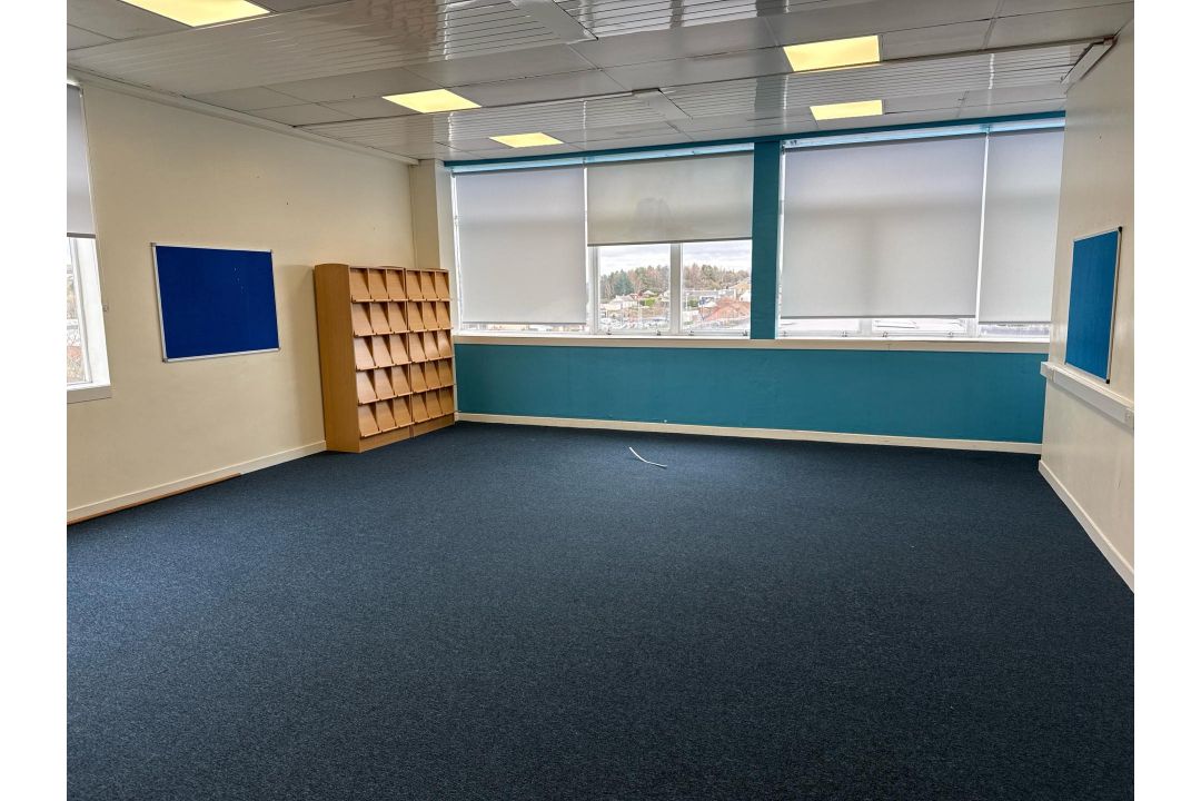Contents of Classroom - Image 2 of 14