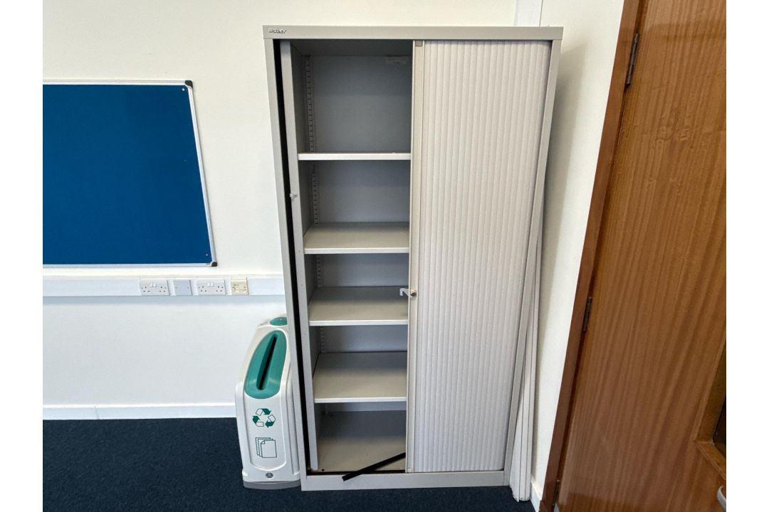 Contents of Classroom - Image 13 of 14
