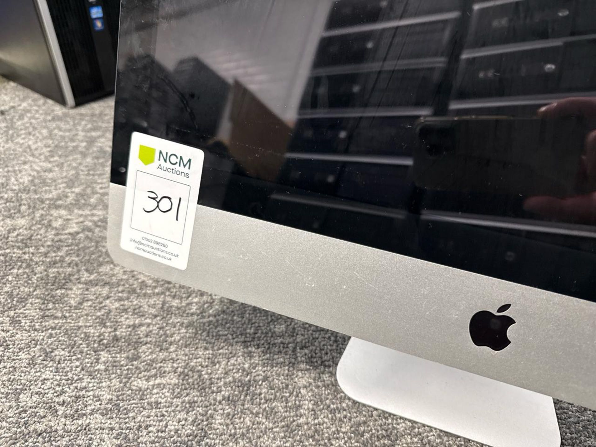 Apple iMacs 21.5 Inch x 4 - Image 3 of 10