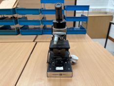 Vickers Electric Microscope