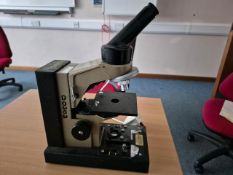 Vickers M10A Microscope