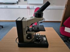 Vickers M10A Microscope