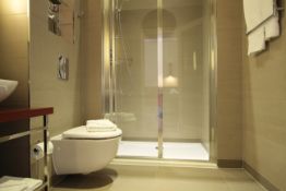 Job Lot of 6 x Sliding Glass Shower Doors, No Reserve