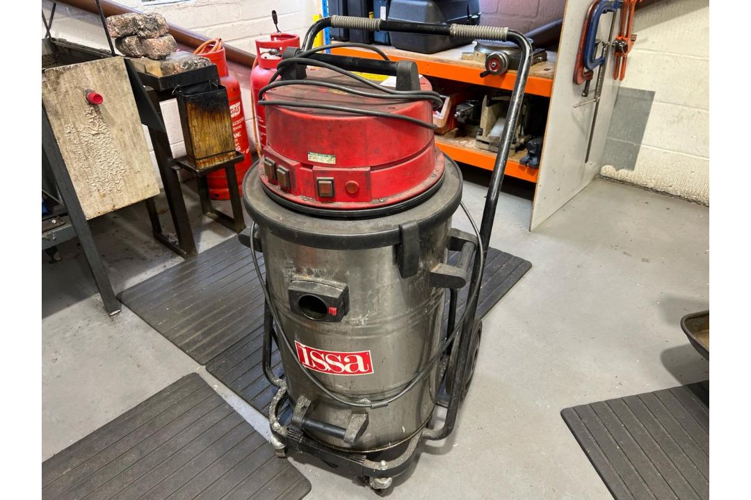 Issa Industrial Wet & Dry Vacuum Cleaner - Image 1 of 8
