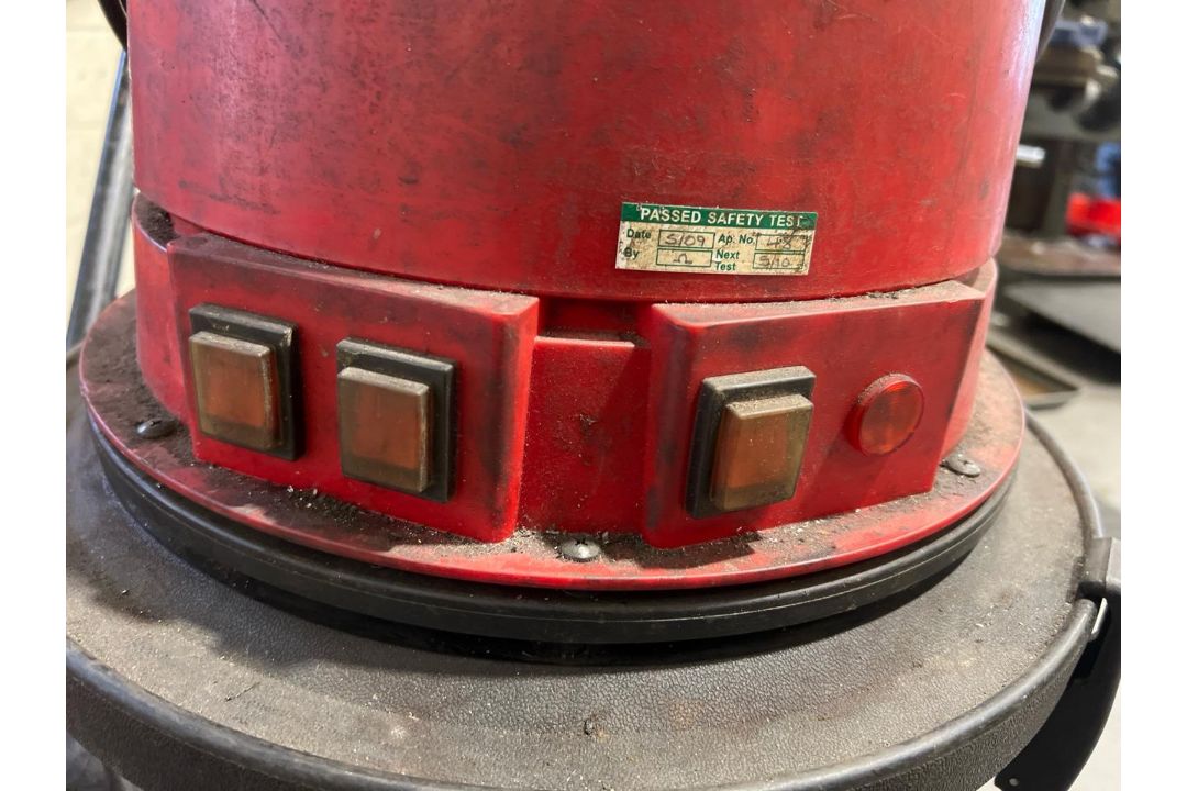 Issa Industrial Wet & Dry Vacuum Cleaner - Image 6 of 8