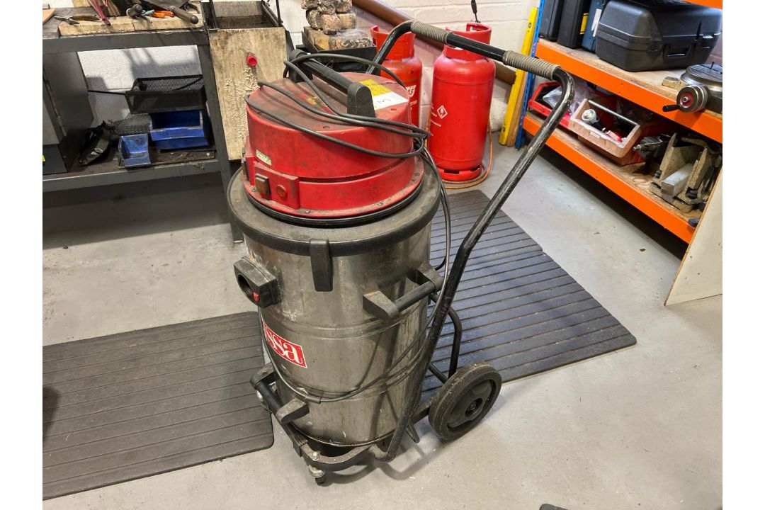 Issa Industrial Wet & Dry Vacuum Cleaner - Image 2 of 8