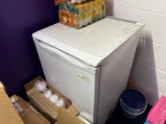 White Hotpoint Refrigerator, No Reserve