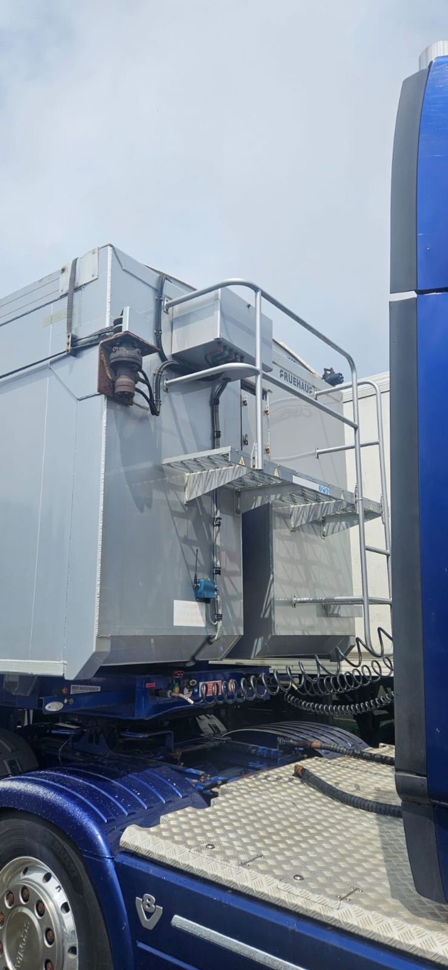 67 Cubic Yard Tri Axle Tipping Trailer - Image 7 of 37