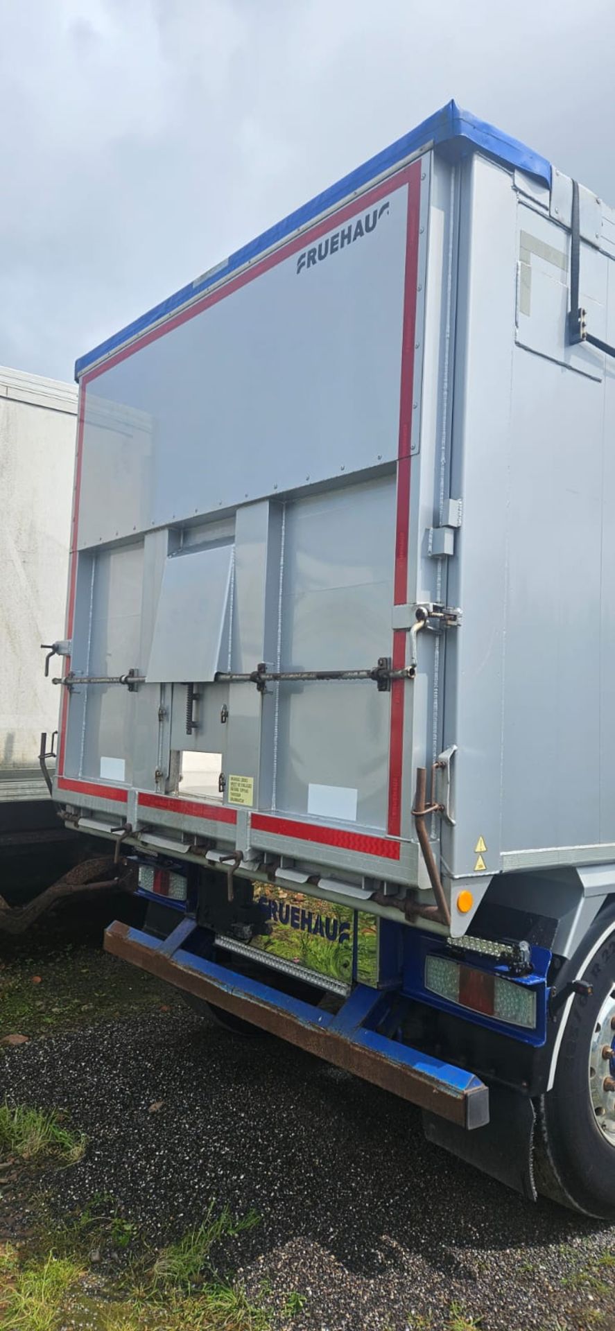 67 Cubic Yard Tri Axle Tipping Trailer - Image 3 of 37