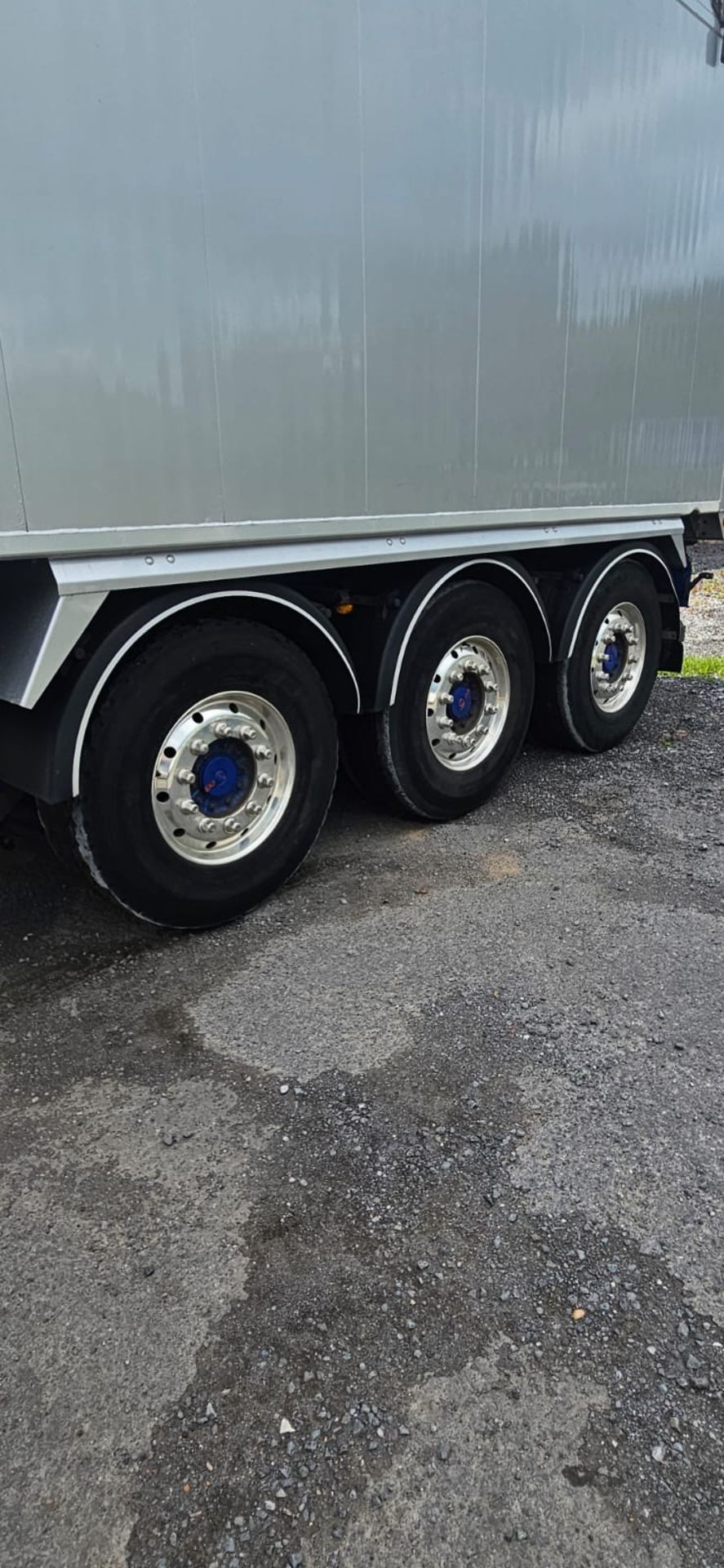 67 Cubic Yard Tri Axle Tipping Trailer - Image 14 of 37