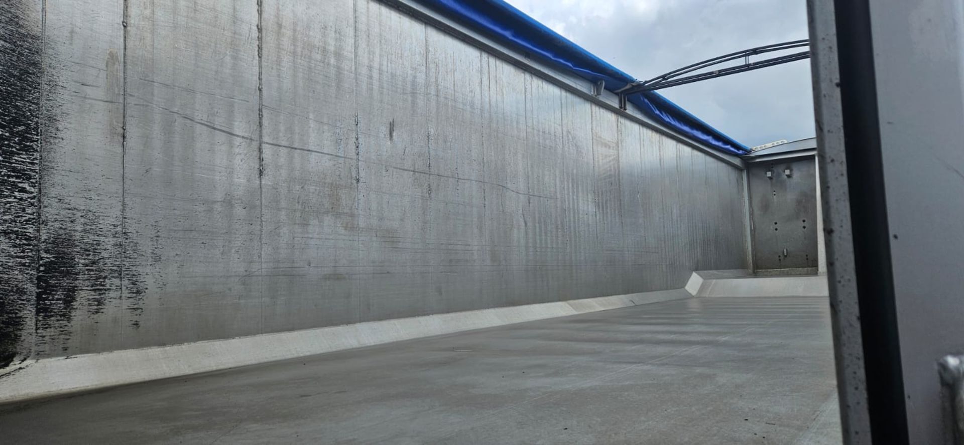 67 Cubic Yard Tri Axle Tipping Trailer - Image 34 of 37