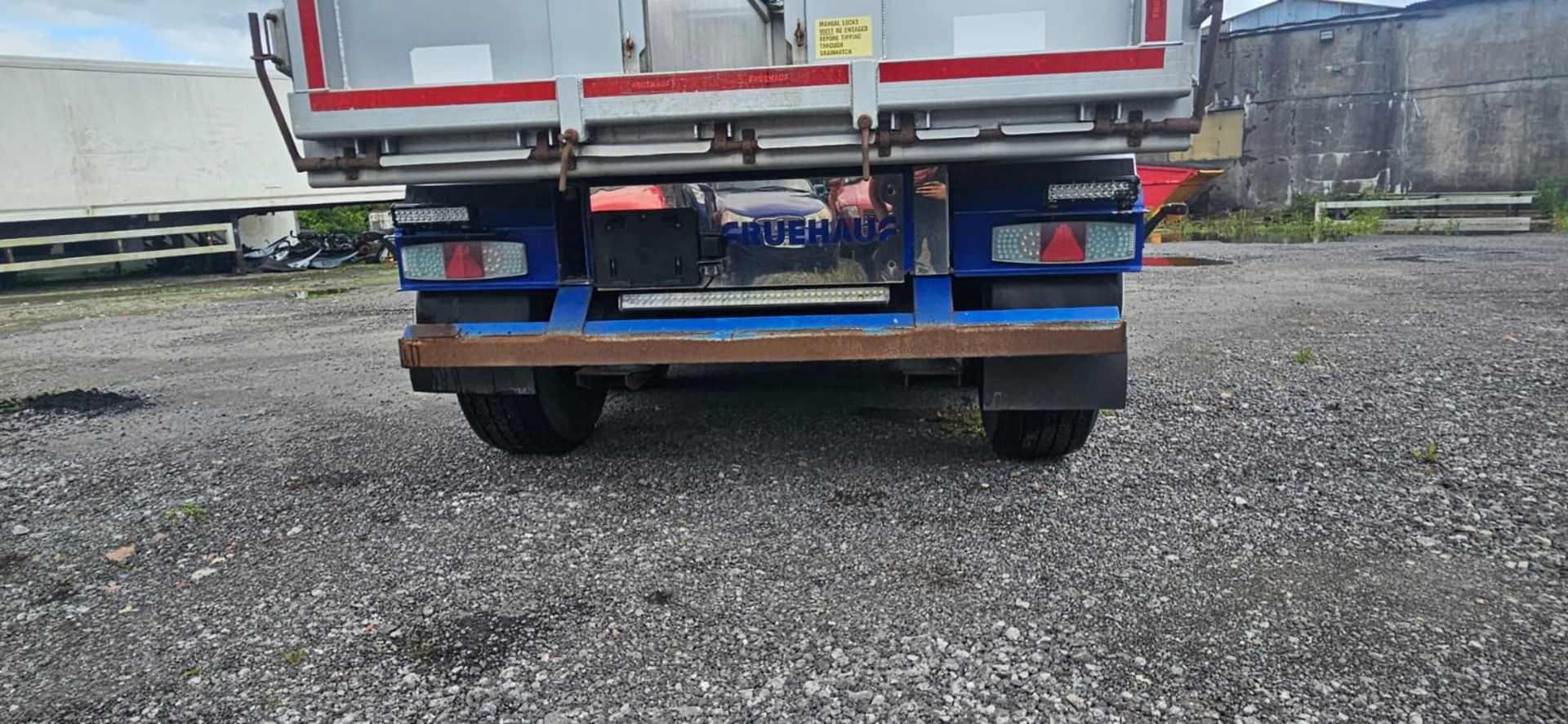 67 Cubic Yard Tri Axle Tipping Trailer - Image 30 of 37