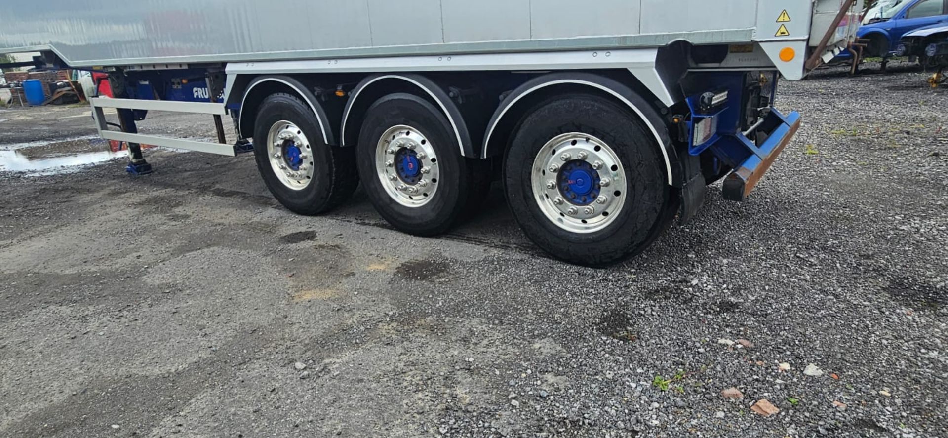 67 Cubic Yard Tri Axle Tipping Trailer - Image 29 of 37