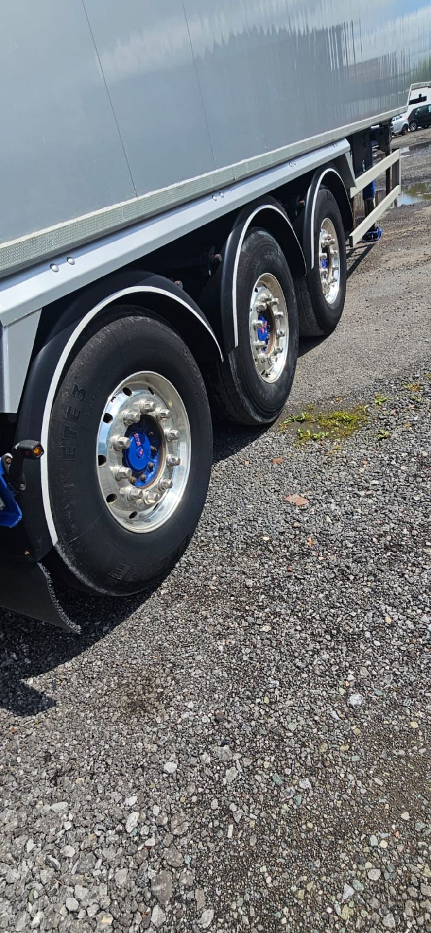 67 Cubic Yard Tri Axle Tipping Trailer - Image 20 of 37