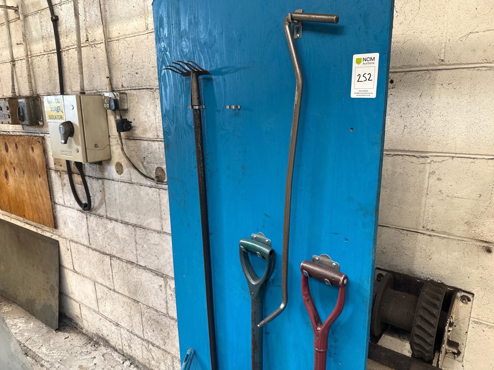 Tool Station With Tools - No Reserve - Image 4 of 4