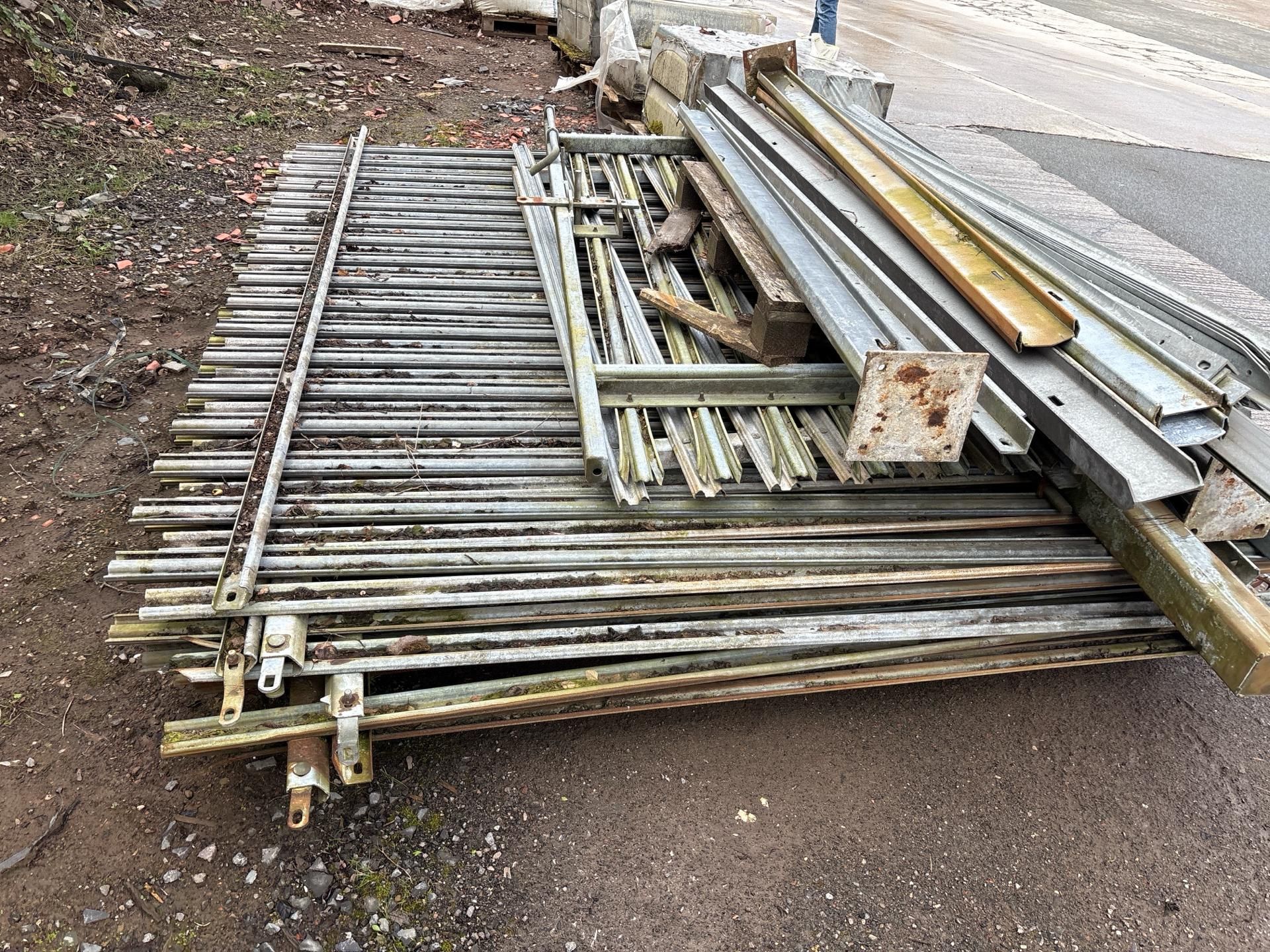 Pallet of Metal Fencing - Image 3 of 4