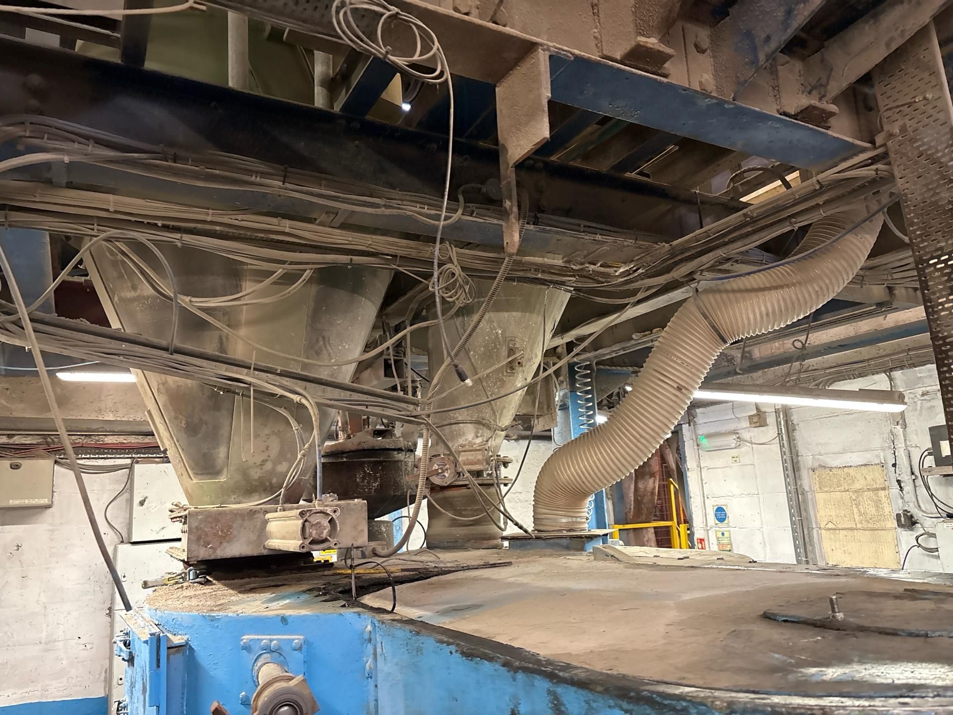 Weighfeeder and Mixer - Image 5 of 16