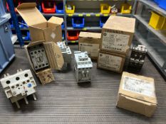 Tray of 9 Assorted Allen Bradley Overload Relays