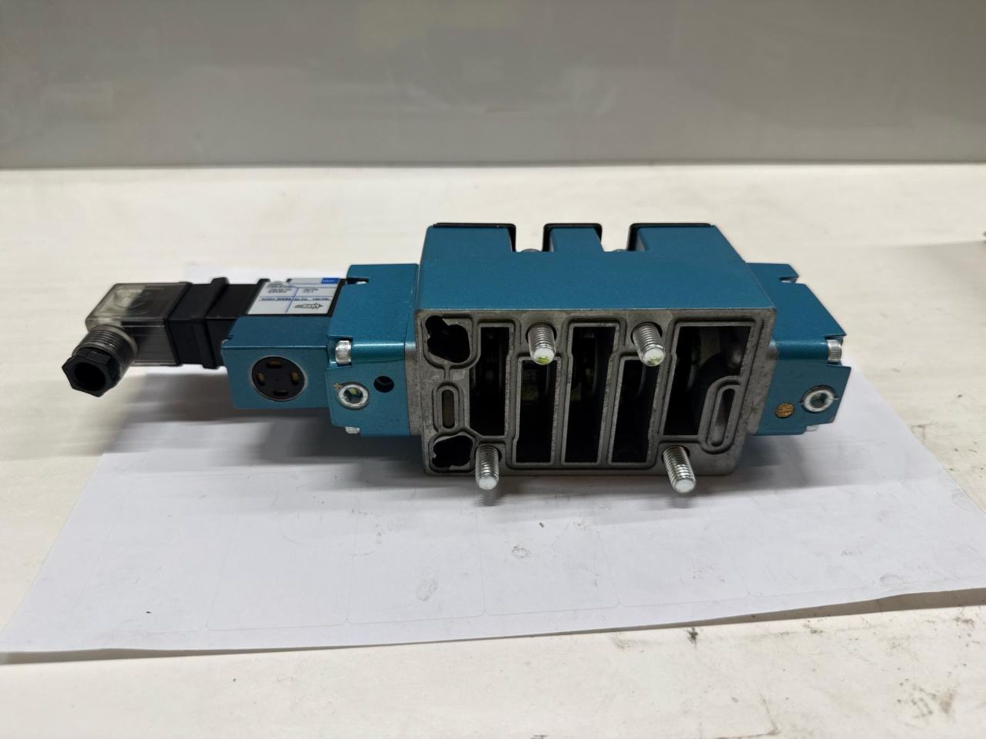 Mac Solonoid Valve 17.1 Watts New X 5 - Image 6 of 7