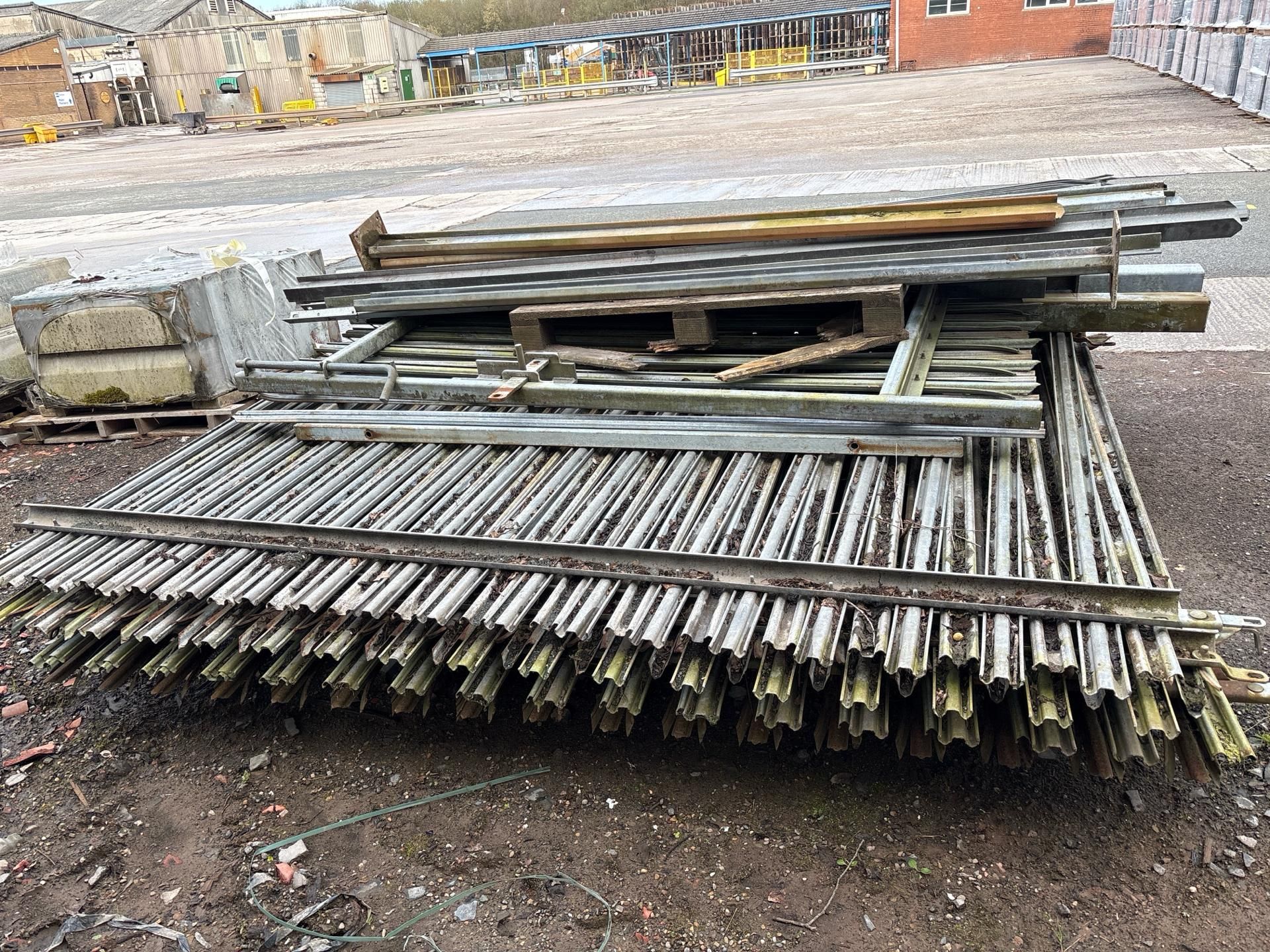 Pallet of Metal Fencing - Image 4 of 4