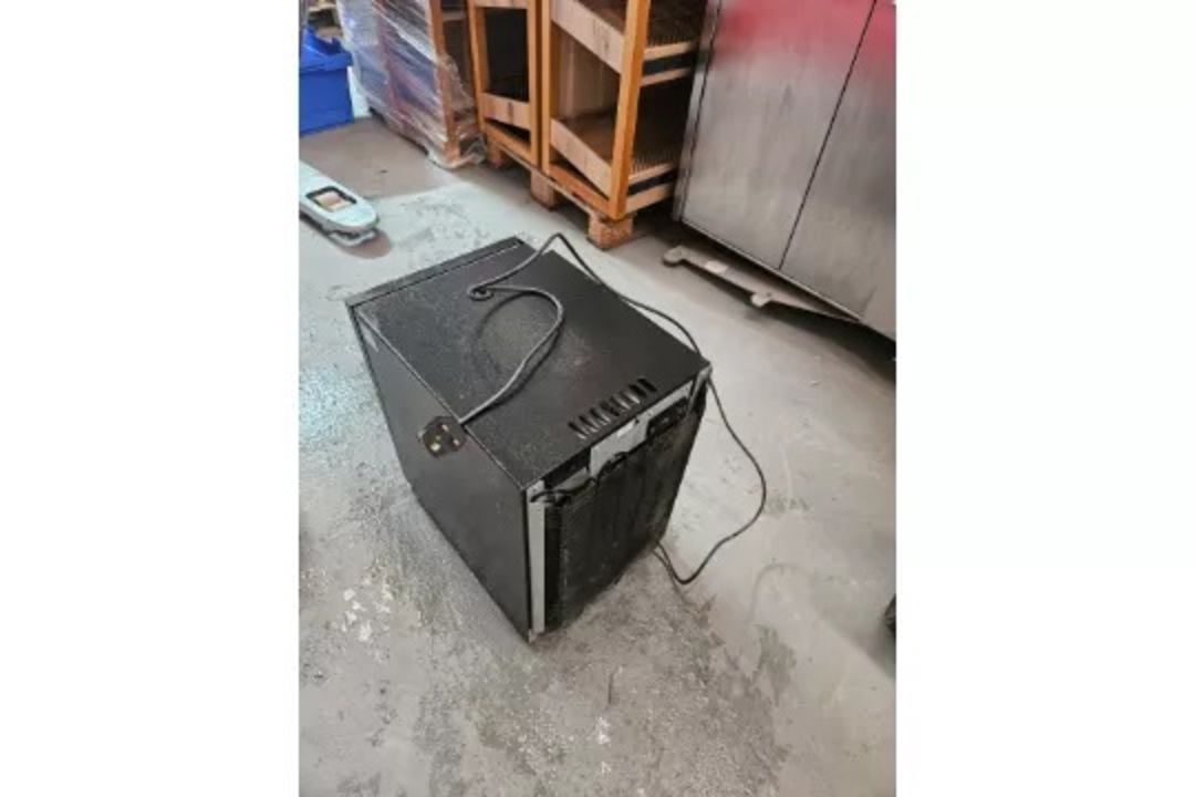 Milk Fridge - Image 6 of 6