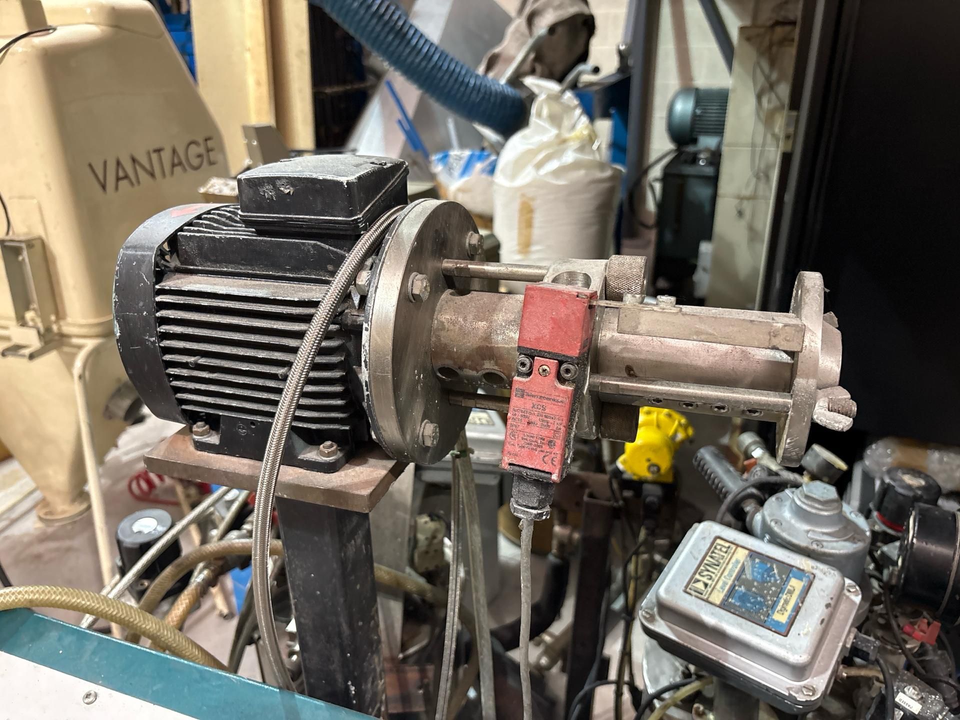 Liquid Control Gear Pump System - Image 7 of 13
