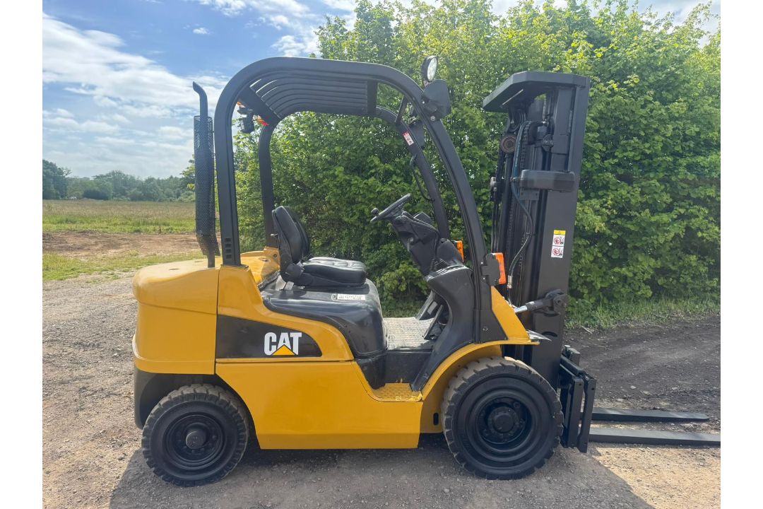 2007 Caterpillar DP25N 2.5 Tonne Diesel Forklift Truck, ONLY 2200 HOURS - Image 2 of 9