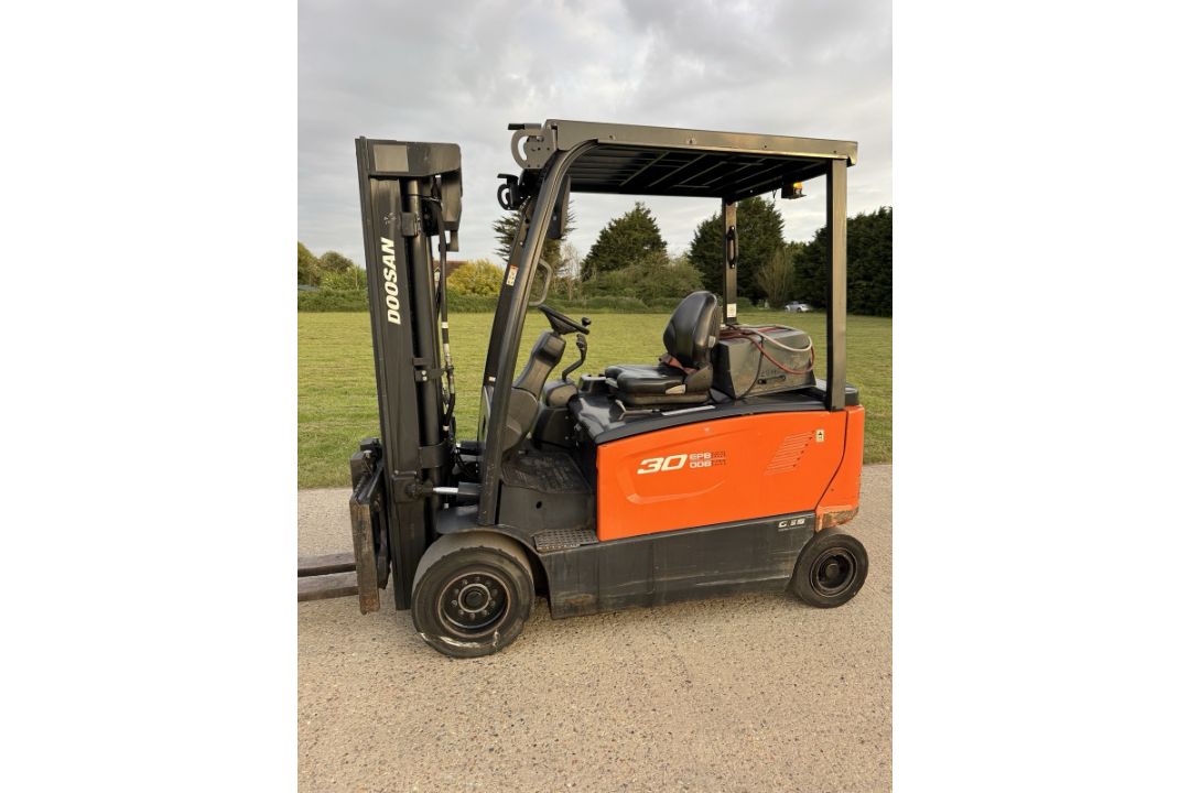 2017 Doosan B30N-7 3 Tonne 80V Electric Forklift Truck, 7906 Hours, Container Spec - Image 2 of 5