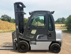 Nissan 25 2.5 Tonne Diesel Forklift Truck – Triple Mast, 5750mm Lift, Full Cab (2007), 4353 Hours