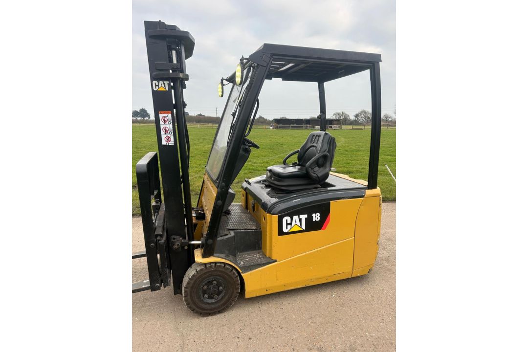Caterpillar 1.8 Tonne Electric forklift Truck - Image 1 of 4