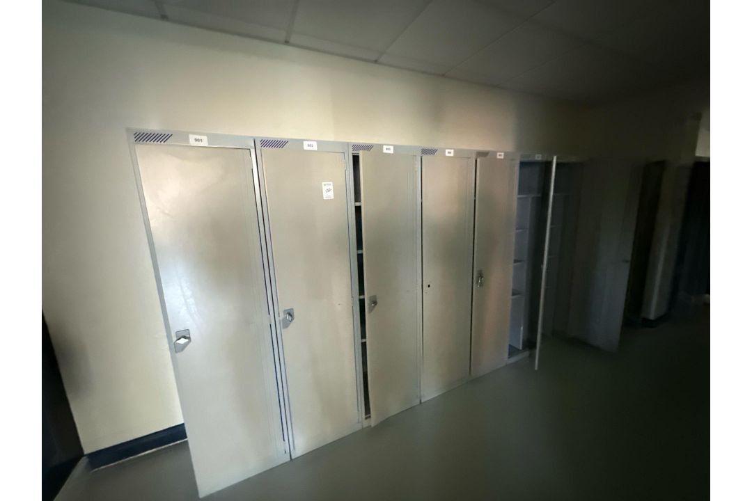9 x Lockers - Image 1 of 4