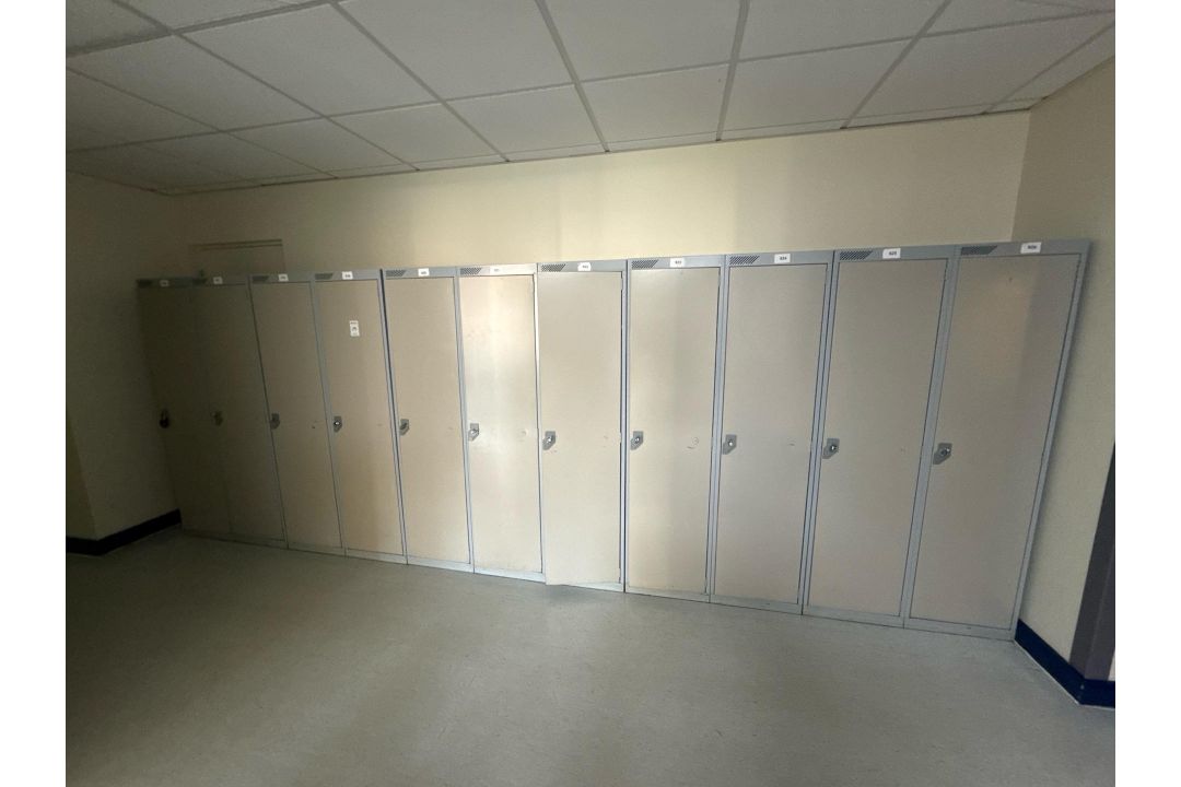 11 x Lockers - Image 1 of 4