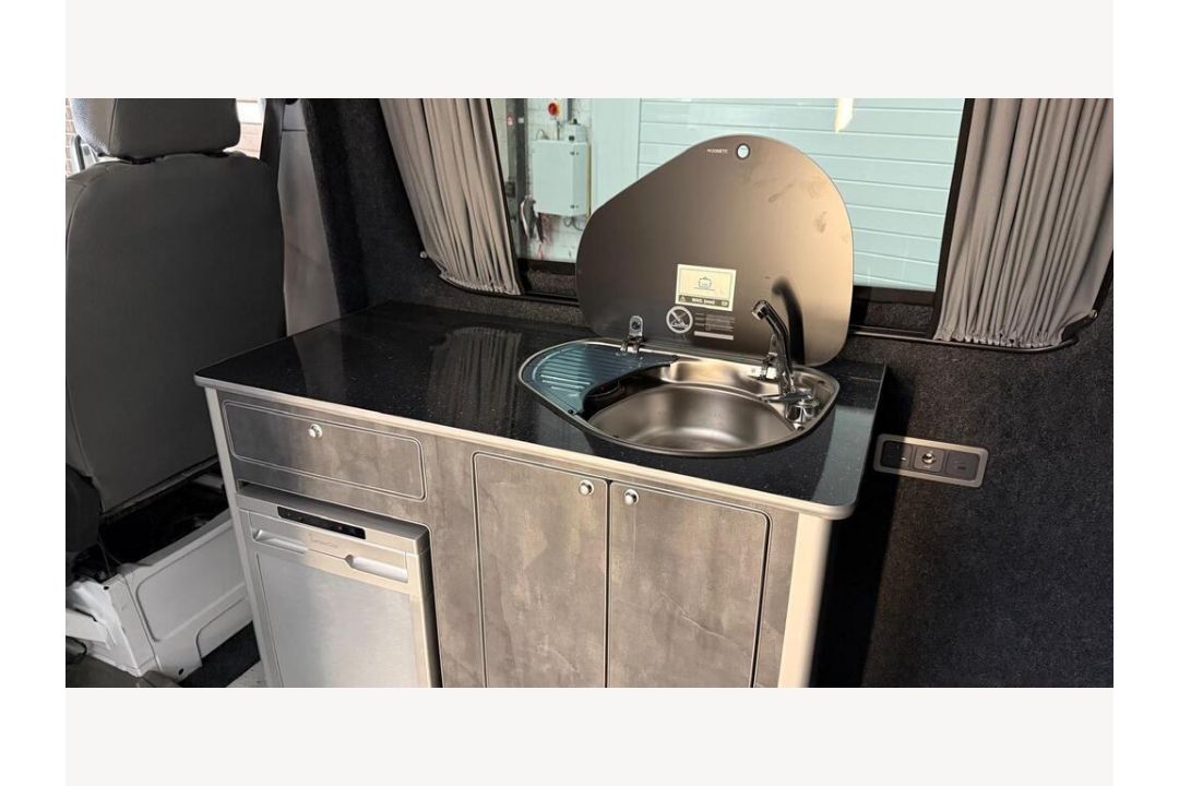 2014 Mercedes Sprinter Camper Van, 141,643 Miles, MOT to March 2026 - Image 28 of 29