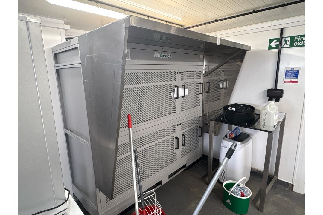 VertEx AirBench VA181218 Dust Extraction Workbench, Year of Manufacture 2022 - Image 3 of 7