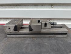 Precision Pull-Down Wedge Vice