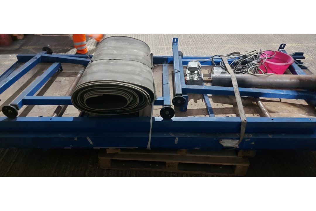 Large Two-Part Belt Conveyor with Stand, Motor & Switchgear - No Reserve - Image 2 of 2