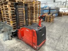 Linde Electric Pallet Stacker