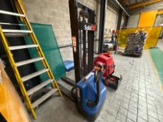Solid Hub HE 1200/3 Electric Pallet Stacker