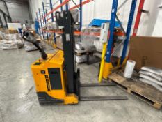 Robur Electric Pallet Stacker