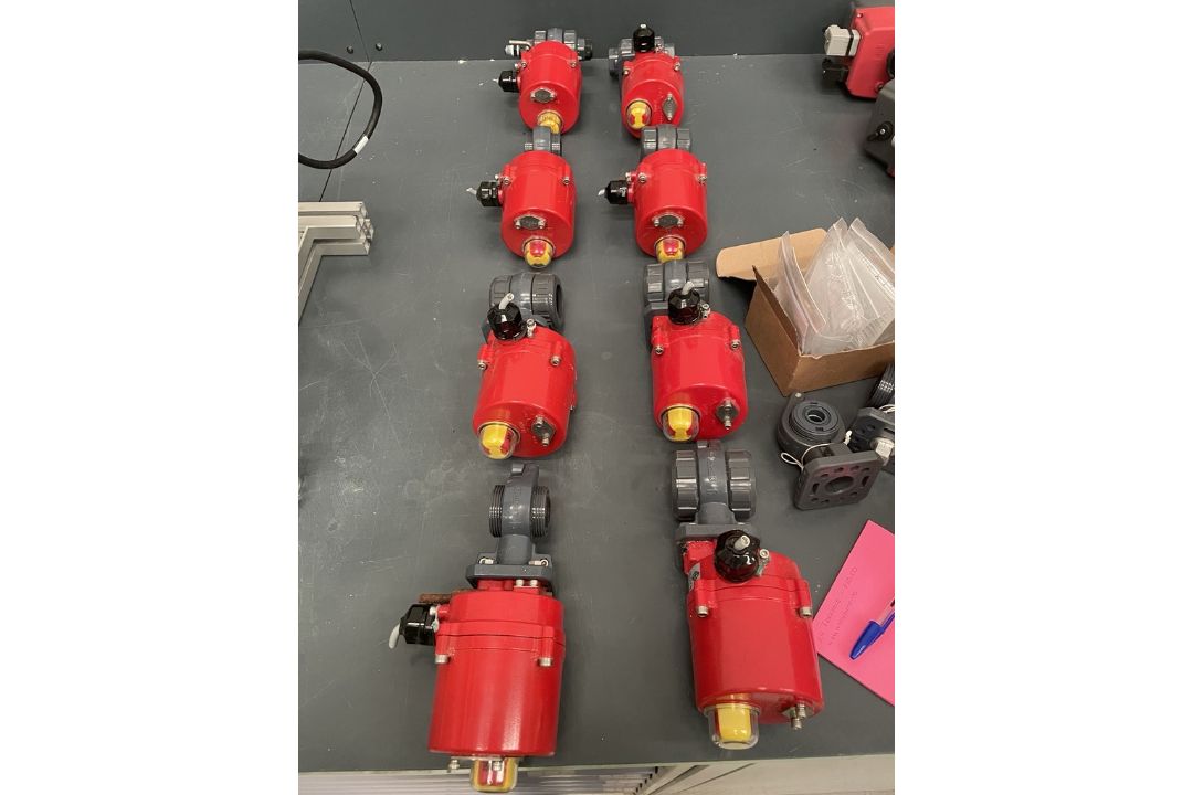Mixed Job Lot of Industrial Fluid Control & Valve Actuators, used & new-in-box items - Image 2 of 12