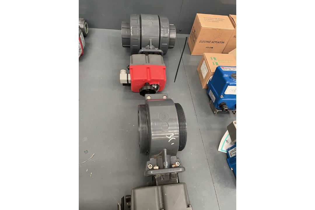 Mixed Job Lot of Industrial Fluid Control & Valve Actuators, used & new-in-box items - Image 6 of 12