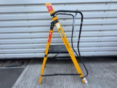 Werner 4 Step Platform Ladder THX18575