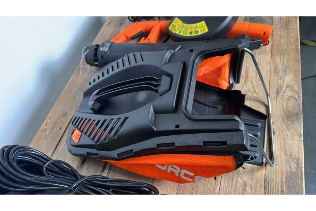 Yardforce EM U32 & ET U24 Lawnmower And Strimmer Set - Image 10 of 13