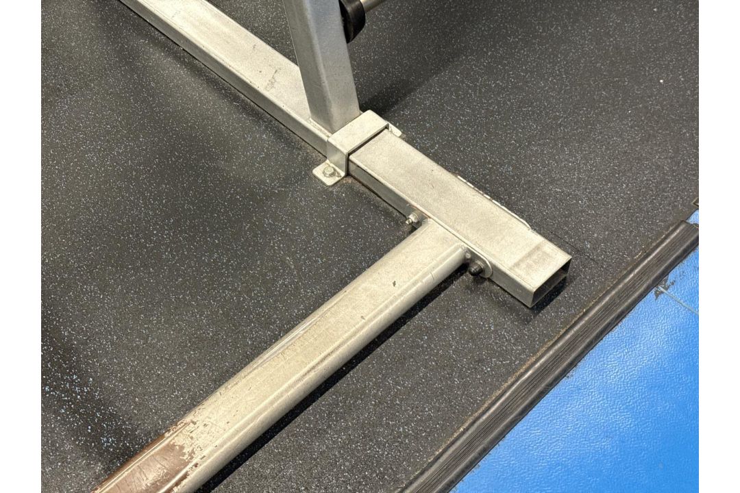 Plate Loaded Smith Machine Plates not included – H216cm x W160cm x D140cm – Untested - Image 2 of 5