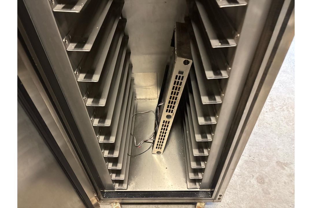 Foster Epro26BSF Freezer – H230cm x W70cm x D80cm – Untested - Image 4 of 8