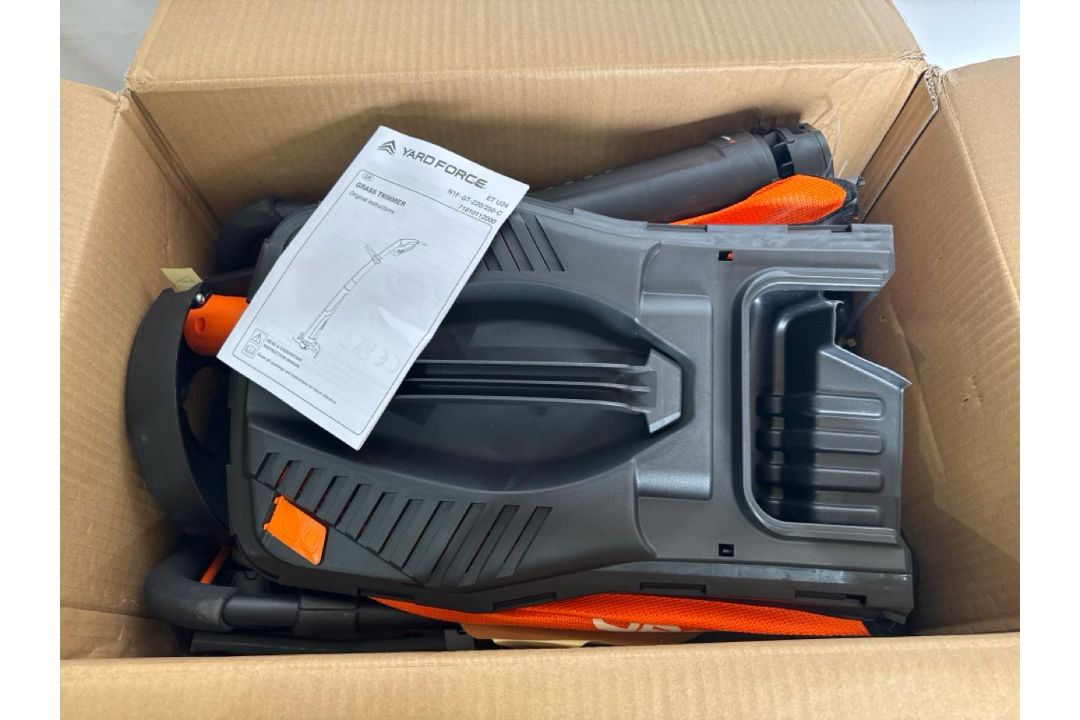 Yardforce EM U32 & ET U24 Lawnmower And Strimmer Set - Image 5 of 13
